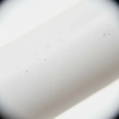 Goulotte de câbles en PVC blanc avec pinces – image 3